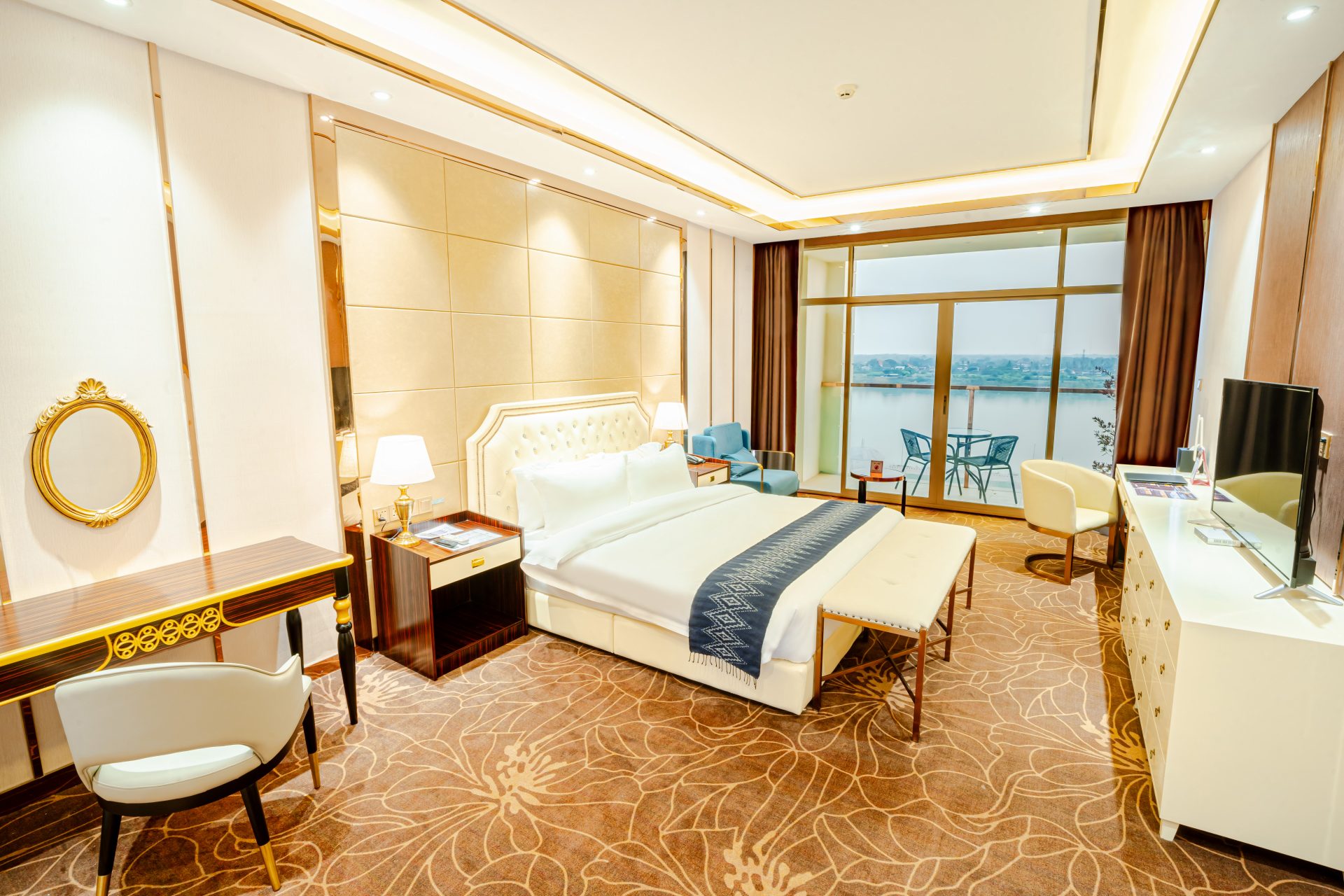 DELUXE KING RIVER VIEW