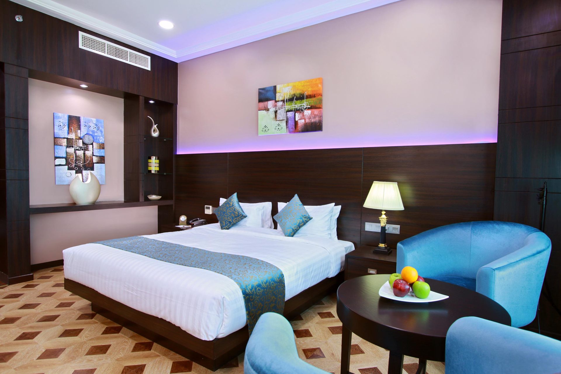 Deluxe Room- King Bed- City View